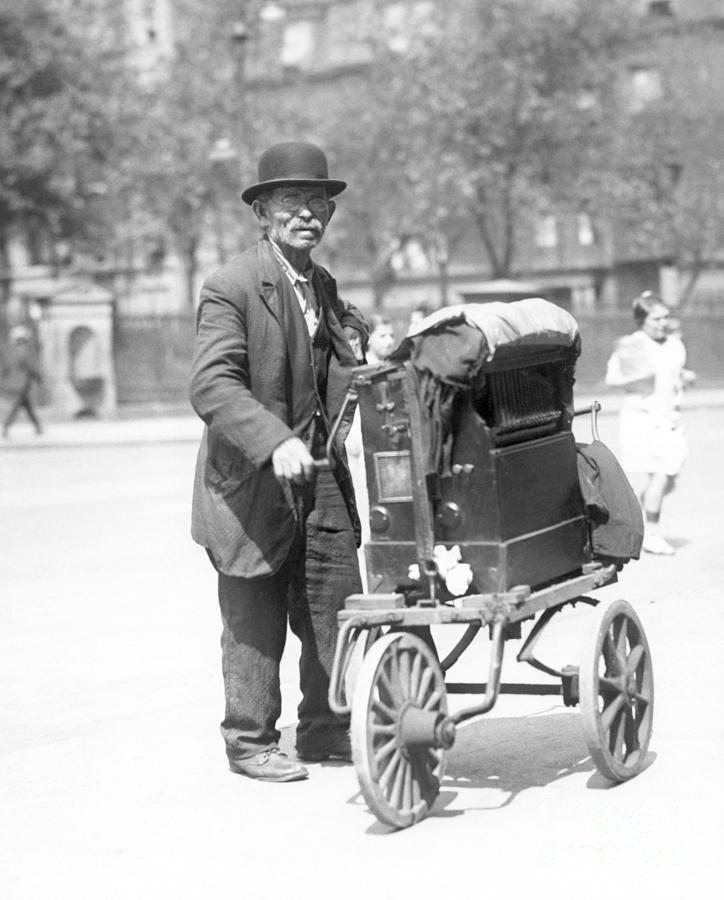 Organ Grinder NYC 1910